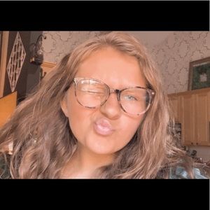 Meet your Posher, Hayli